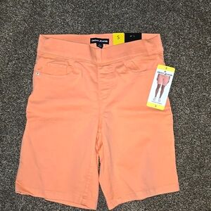 DKNY WOMENS NWT COMFORT STRETCH SHORTS